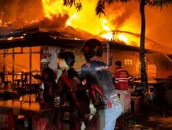 Toko Kopi Bumi Terbakar, Rumah Kayu Sekitar Sempat Terancam