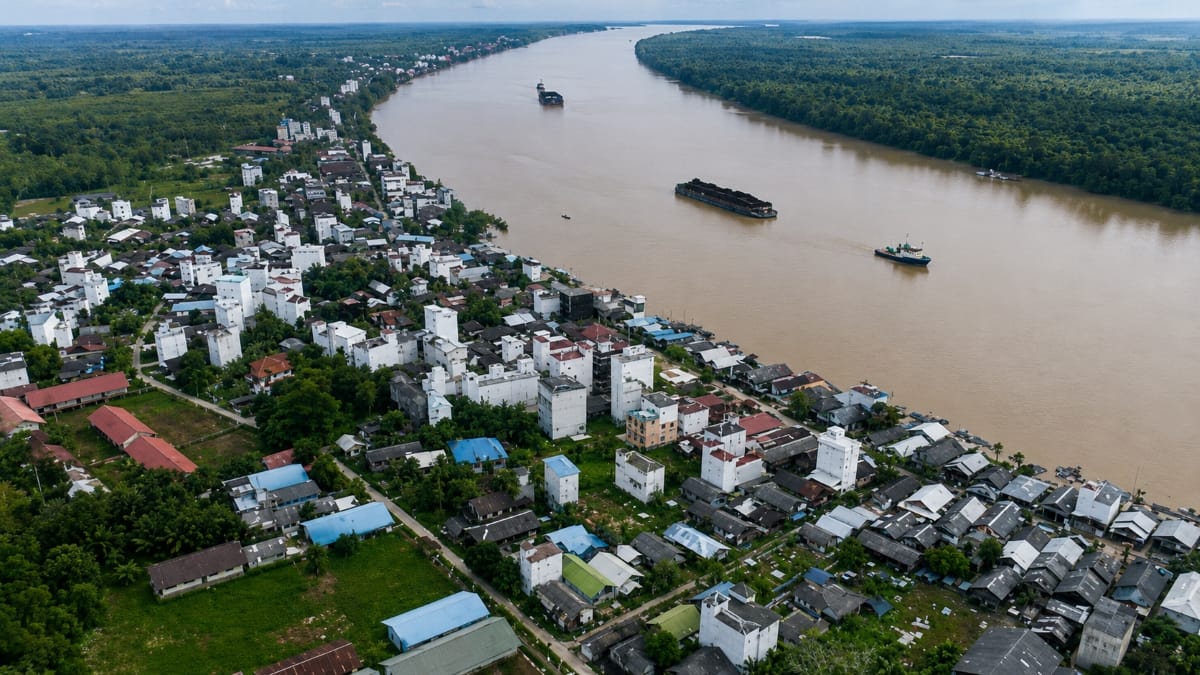 Warga Mengkatip masih menghadapi listrik terbatas dan akses mahal menuju Buntok, ibu kota Kabupaten Barito Selatan.