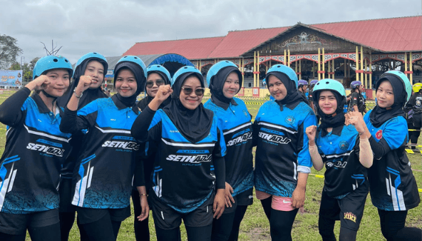 Dari dapur umum hingga pemadaman api, Lady Fire BPK Seth Adji menunjukkan bahwa relawan perempuan mampu hadir di garis kerja kemanusiaan.