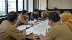 Pemerintah daerah menyusun kebijakan publik berdasarkan data dan kebutuhan warga