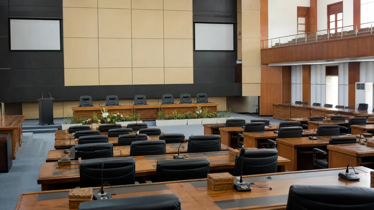 Ruang rapat DPRD sebagai tempat pembahasan peraturan anggaran dan pengawasan